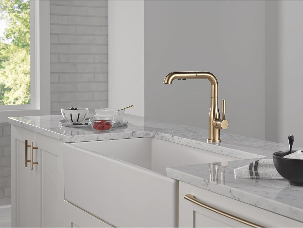 Delta Almari Brushed Gold Kitchen Faucet with Pull-Out Sprayer, Modern Single Hole Kitchen Sink Faucet, Single Handle, Champagne Bronze 16943-CZ-DST
