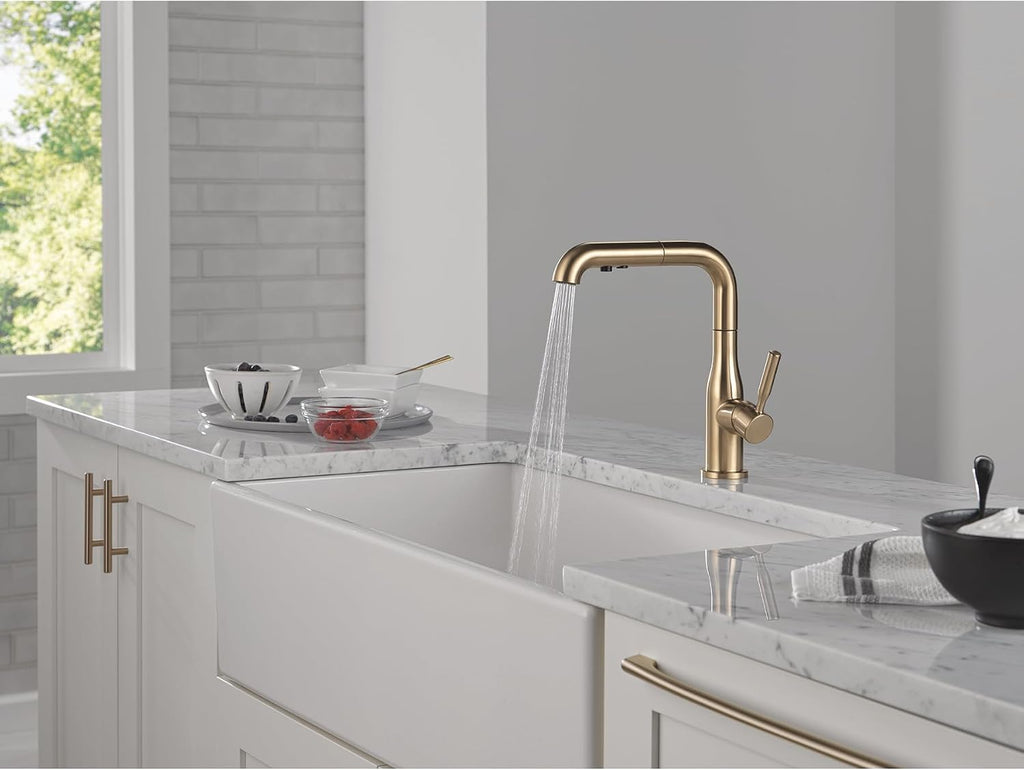Delta Almari Brushed Gold Kitchen Faucet with Pull-Out Sprayer, Modern Single Hole Kitchen Sink Faucet, Single Handle, Champagne Bronze 16943-CZ-DST