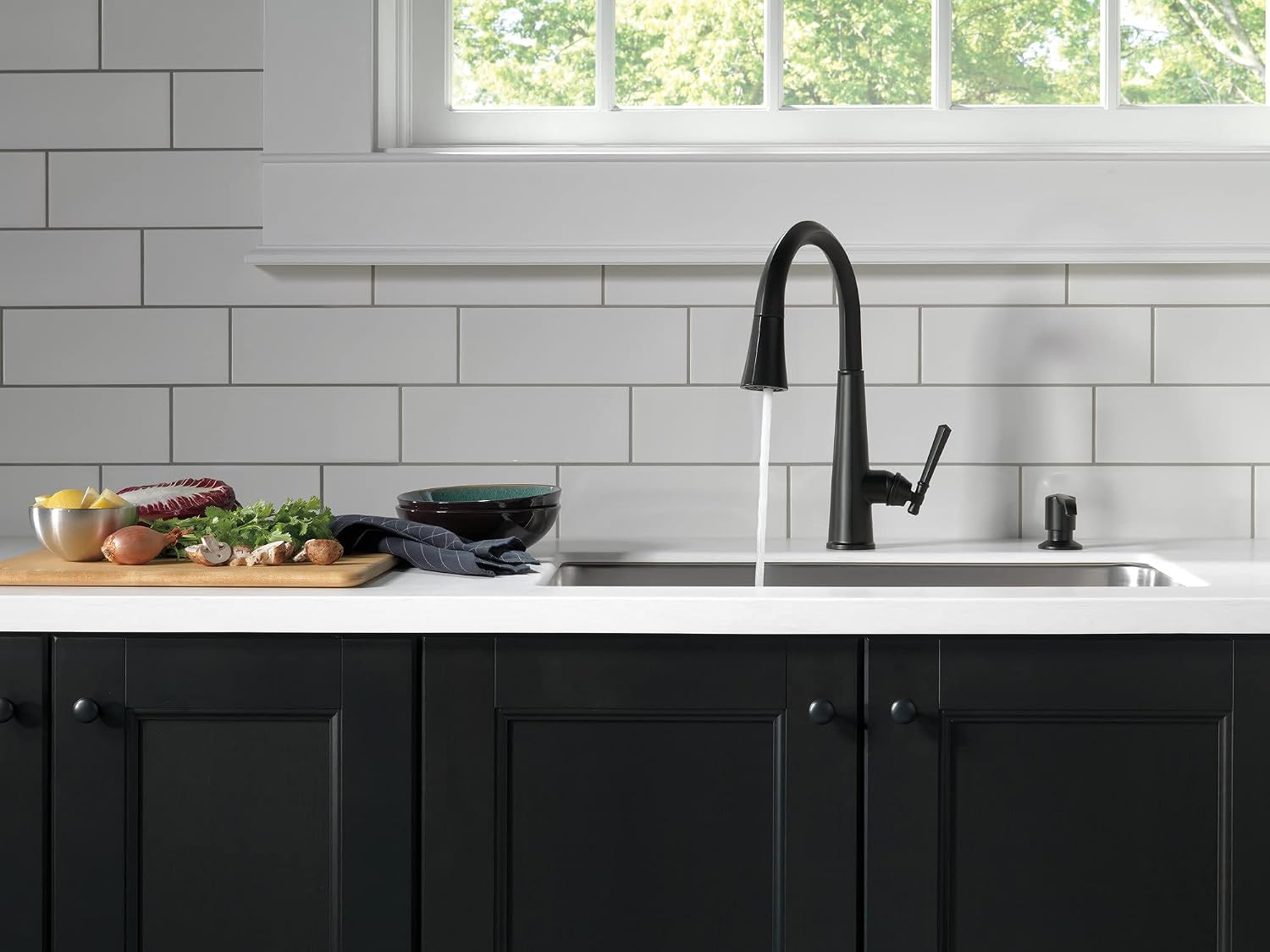 Delta Faucet Emmeline Gold Kitchen Faucet, Kitchen Faucets with Pull Down Sprayer, Kitchen Sink Faucet, Gold Faucet for Kitchen Sink with Magnetic Docking, Lumicoat Champagne Bronze 9182-CZ-PR-DST