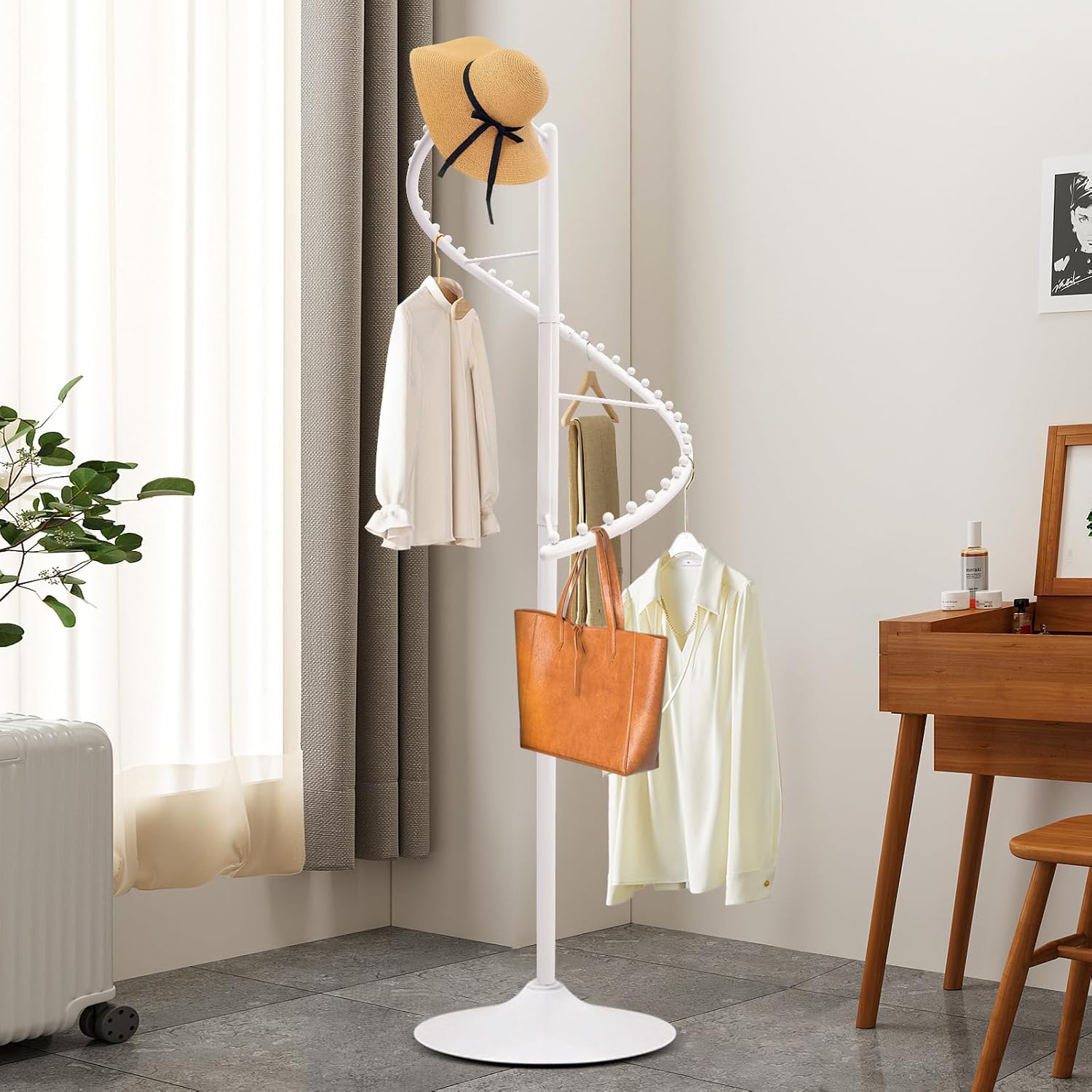 360° Rotating Spiral Clothing Rack Freestanding Metal Spiral Garment Display Rack Modern Coat Stand Retail Clothes Display Racks for Shops Boutique Entrance Hall Bedroom White