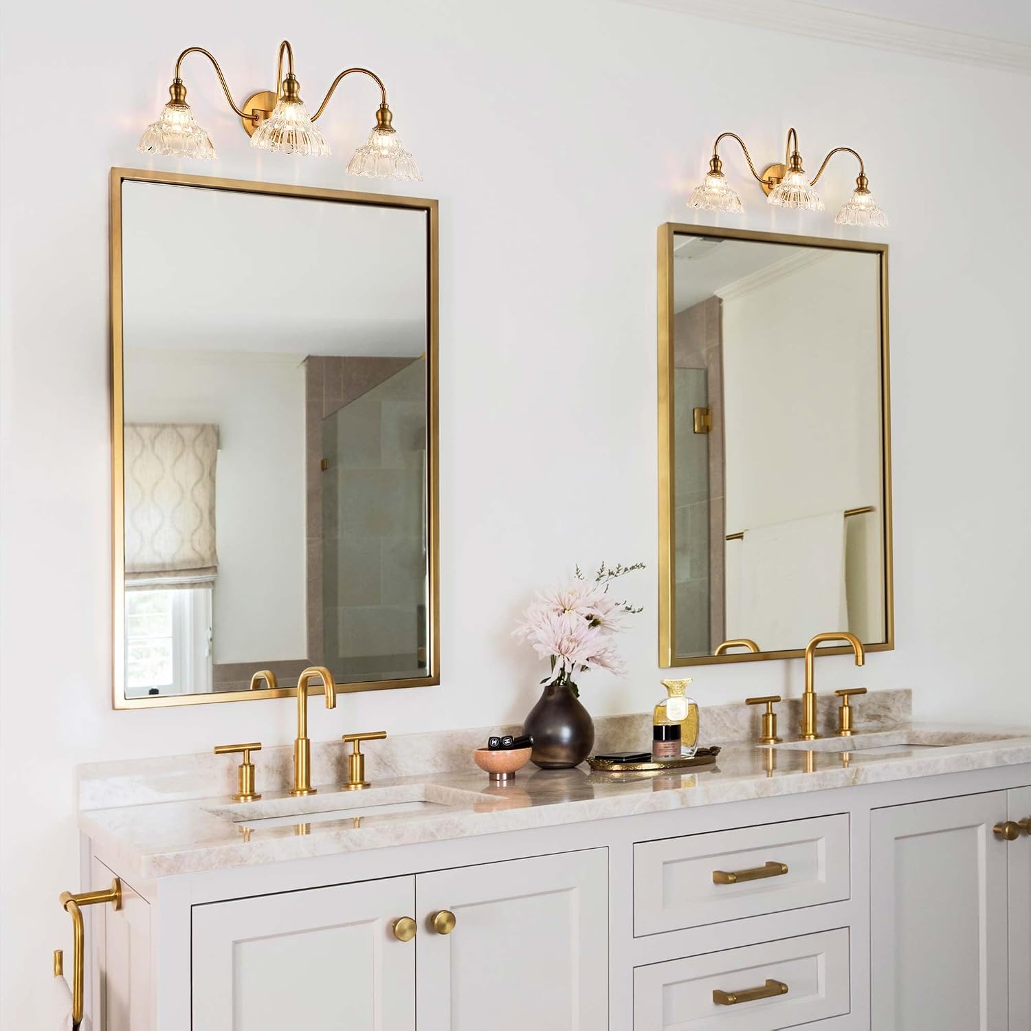 3-Light Bathroom Vanity Light Vintage Brass Wall Sconce with Clear Ribbed Glass Shades Farmhouse Bathroom Light Fixture Over Mirror G9 Base Wall Mount Lighting for Bathroom Hallway Bedroom