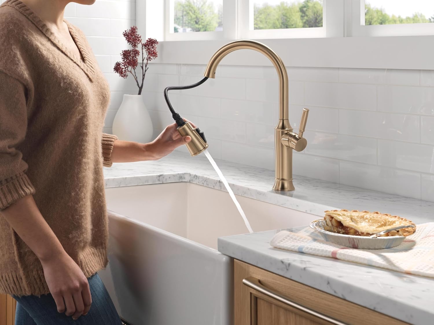 Delta Renaldi Kitchen Faucet with Pull Down Sprayer, Gold Kitchen Sink Faucet, Delta ProClean Kitchen Faucet, Pull Down Kitchen Faucet, Lumicoat Champagne Bronze 9184-CZ-PR-DST